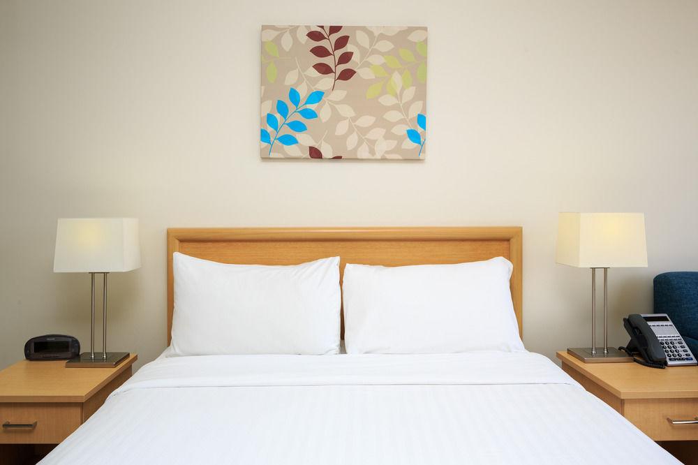 Mirage Hotel Newport Εξωτερικό φωτογραφία