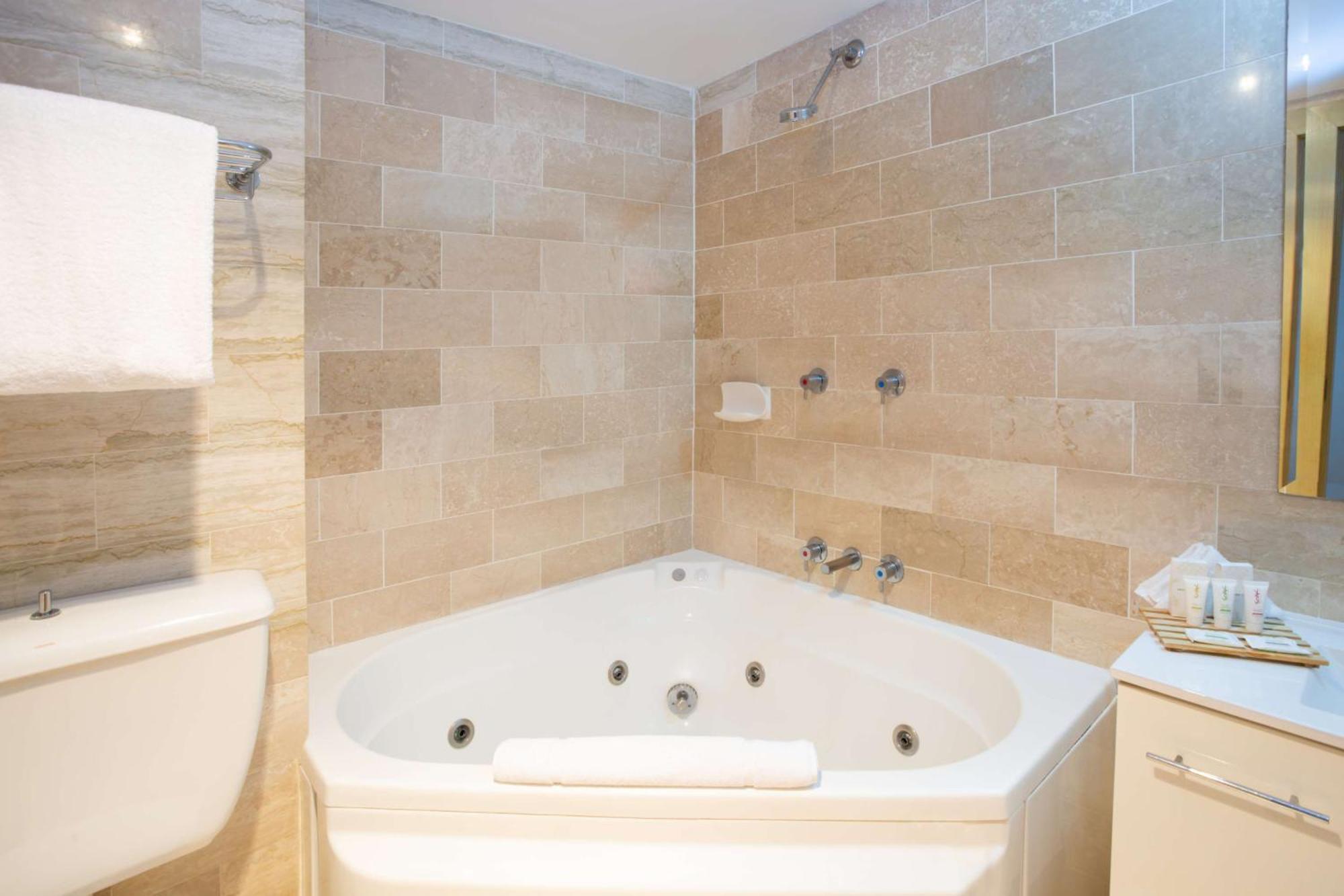 Mirage Hotel Newport Εξωτερικό φωτογραφία