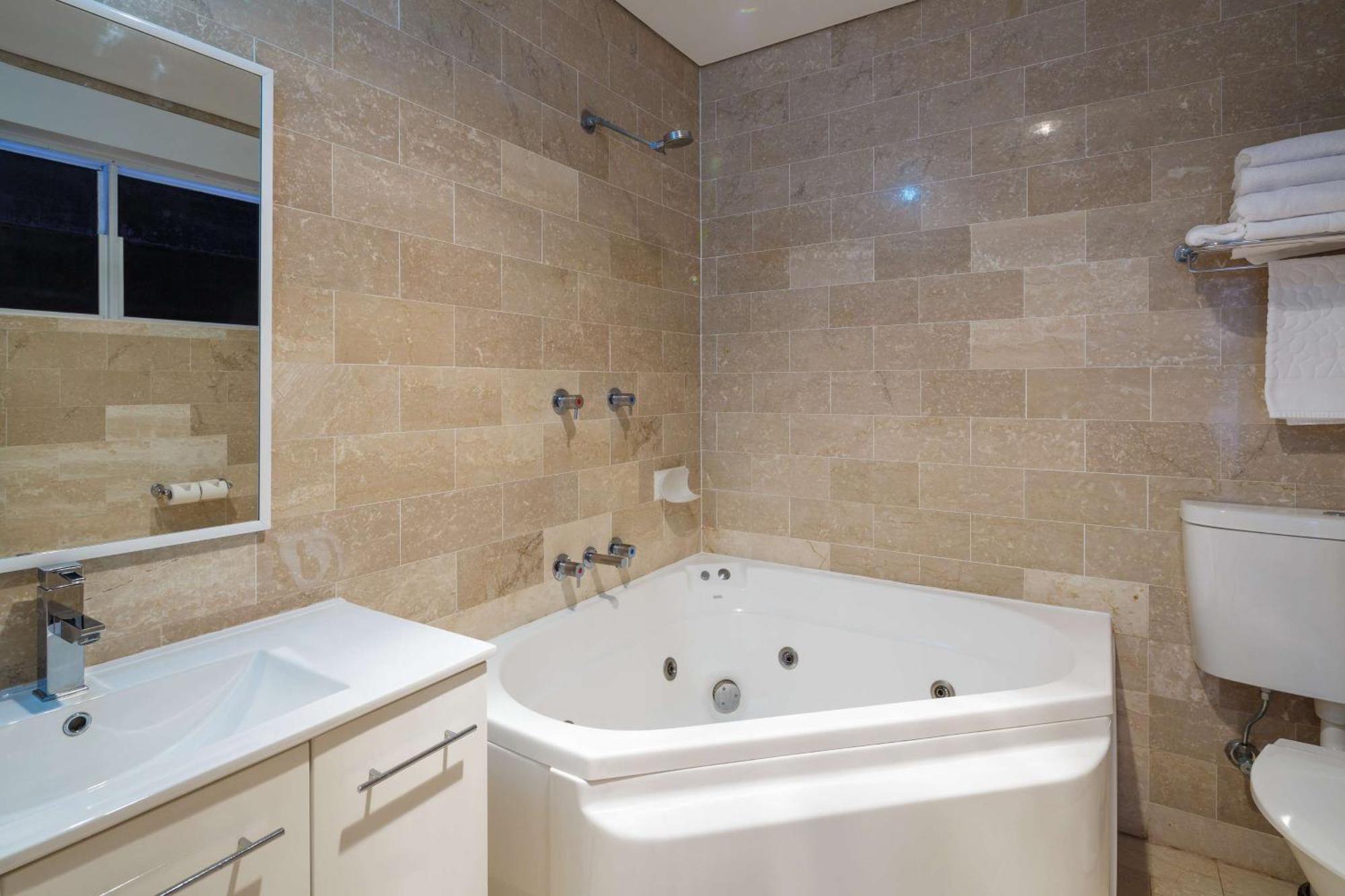 Mirage Hotel Newport Εξωτερικό φωτογραφία